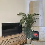 By Emmelia Group 아파트호텔 파포스